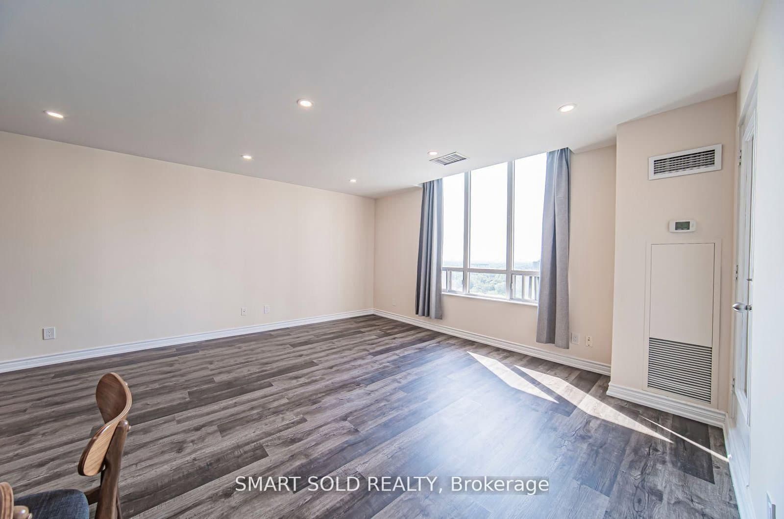 256 Doris Avenue, Unit PH210 thumbnail 9