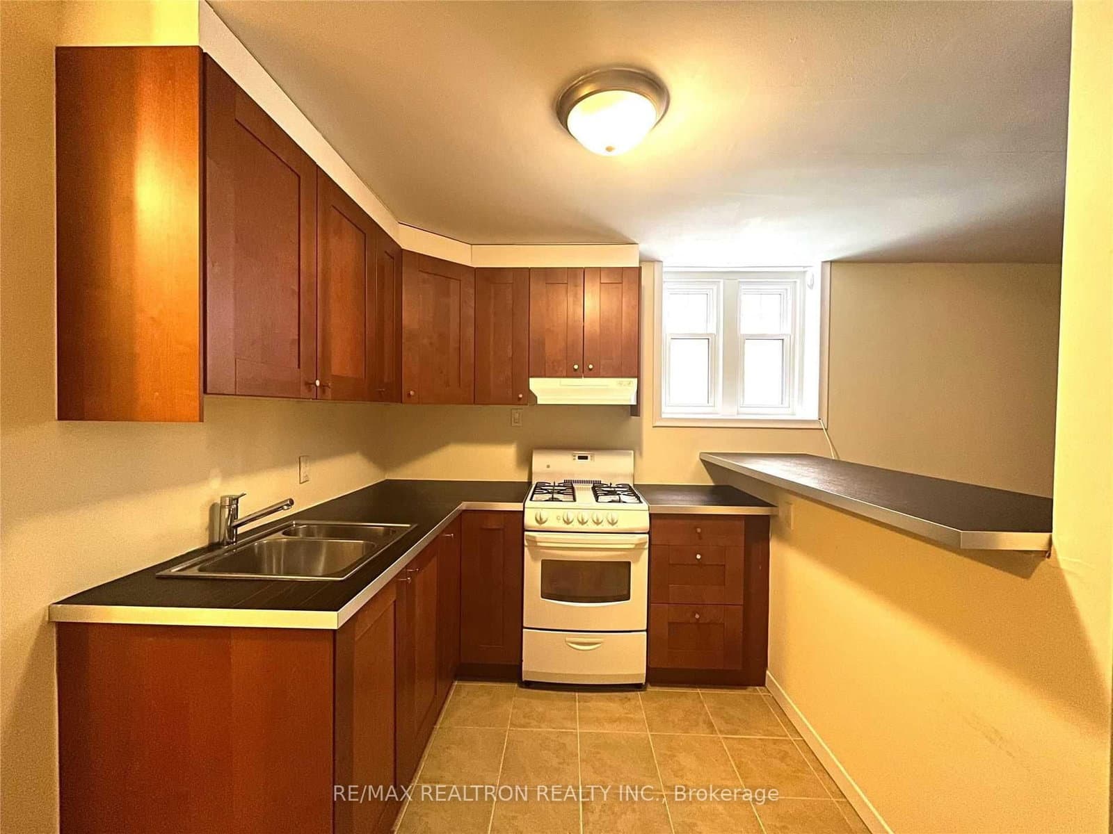 485 Oriole Parkway, Unit A thumbnail 4