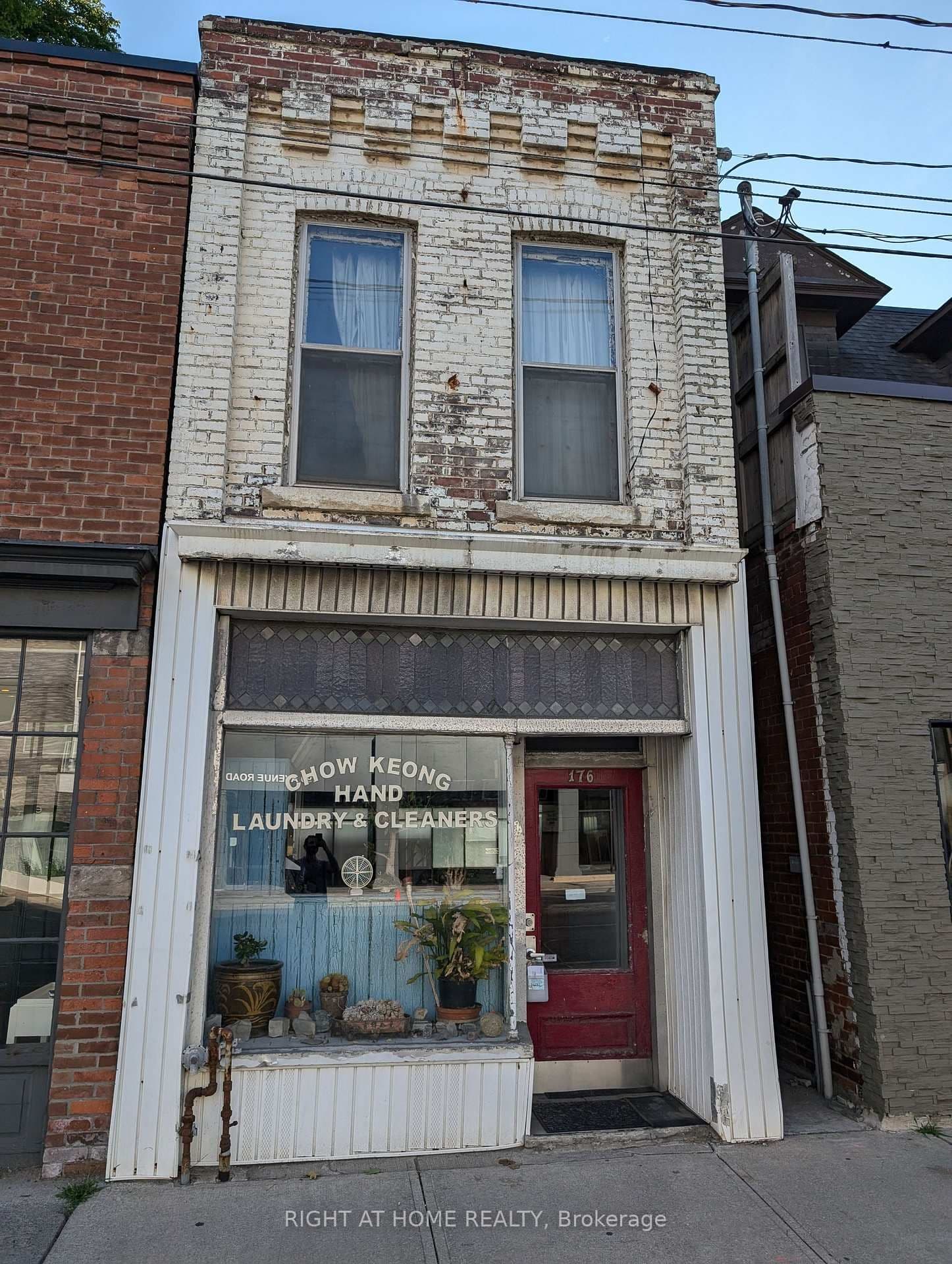 176 Avenue Road - Image 1
