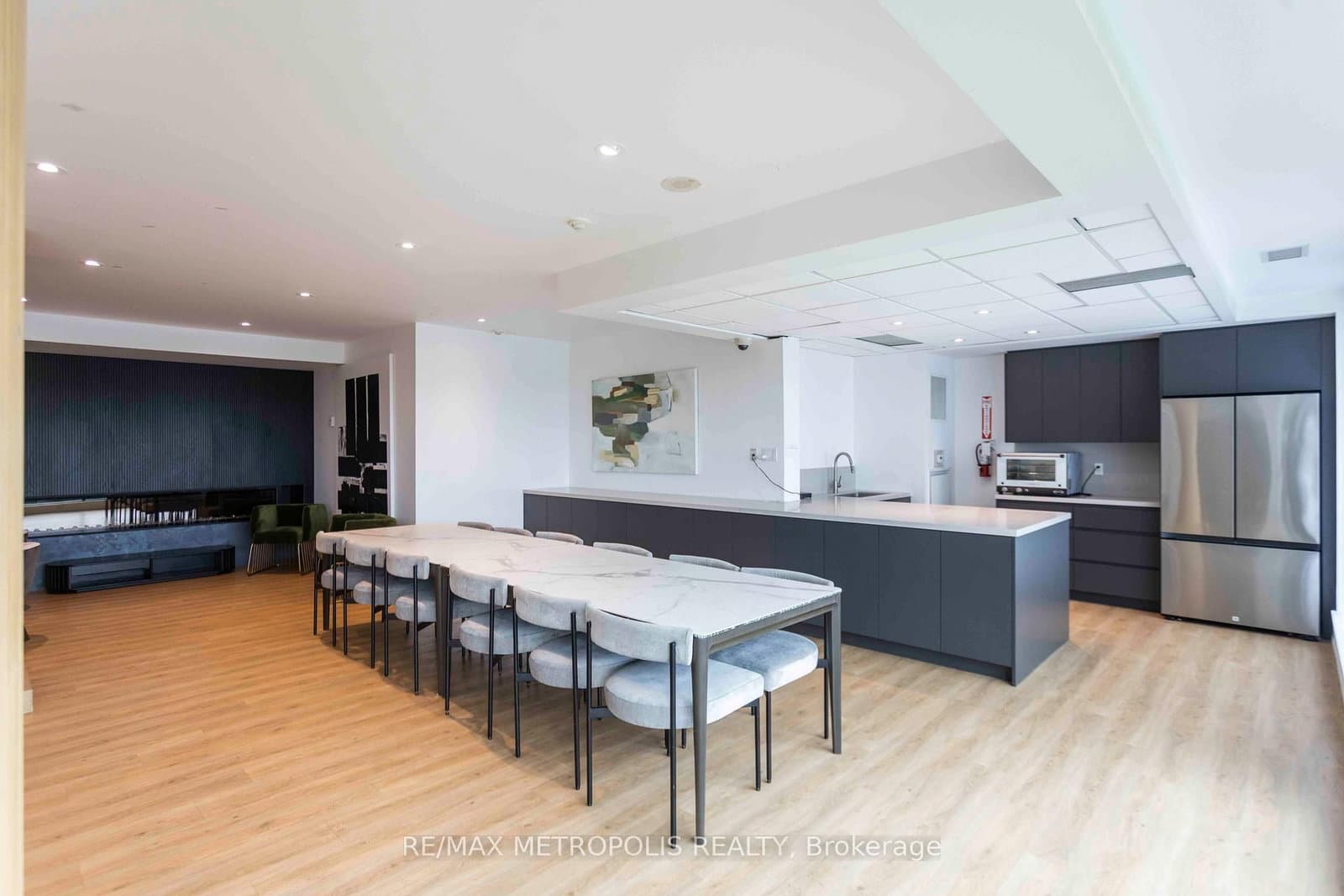 55 East Liberty Street, Unit 813 thumbnail 16