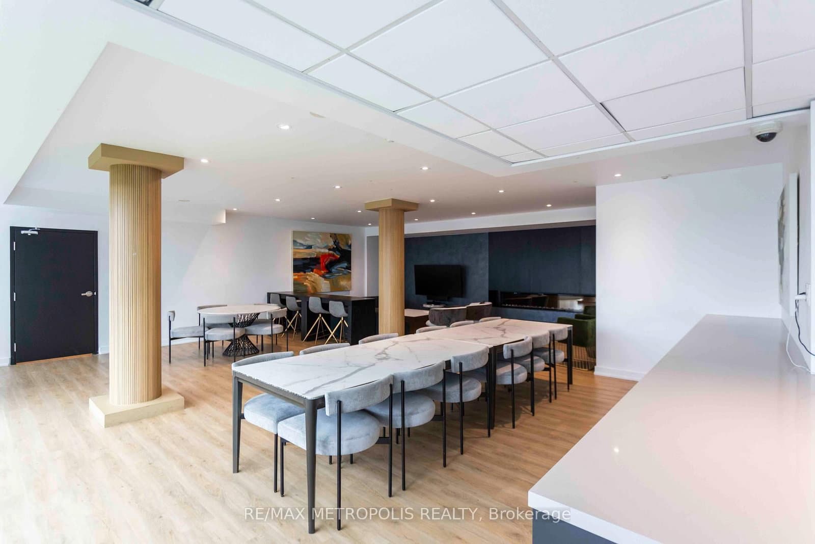 55 East Liberty Street, Unit 813 thumbnail 17