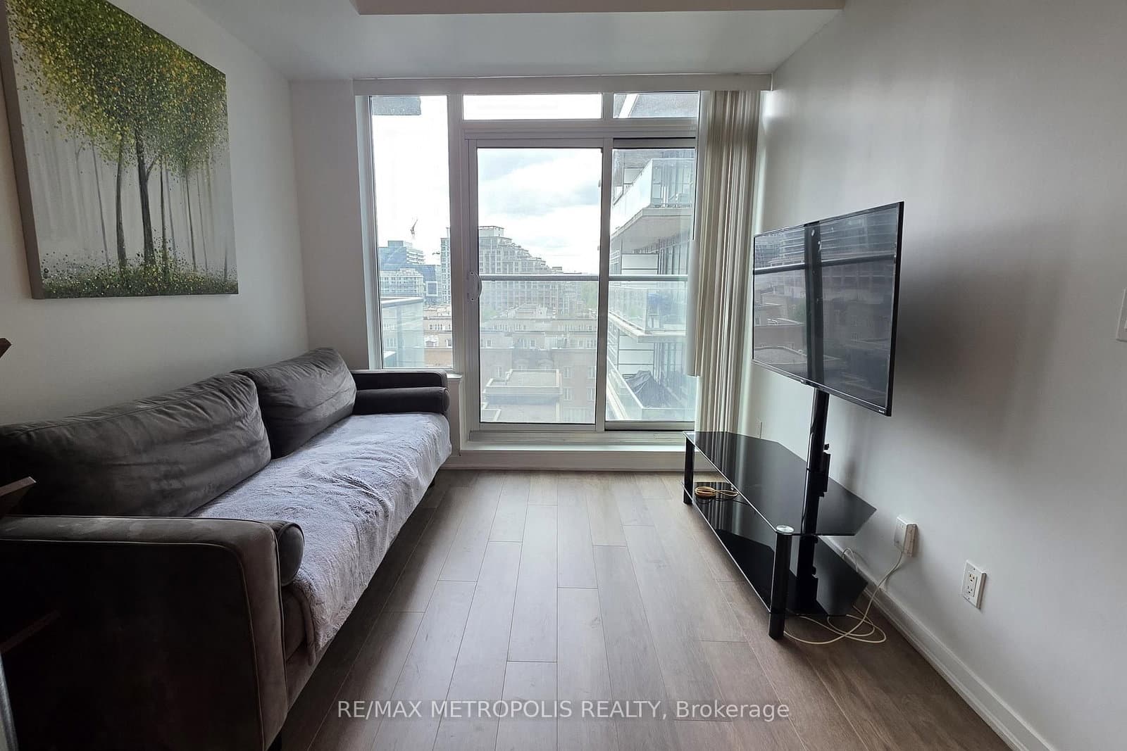 55 East Liberty Street, Unit 813 thumbnail 2