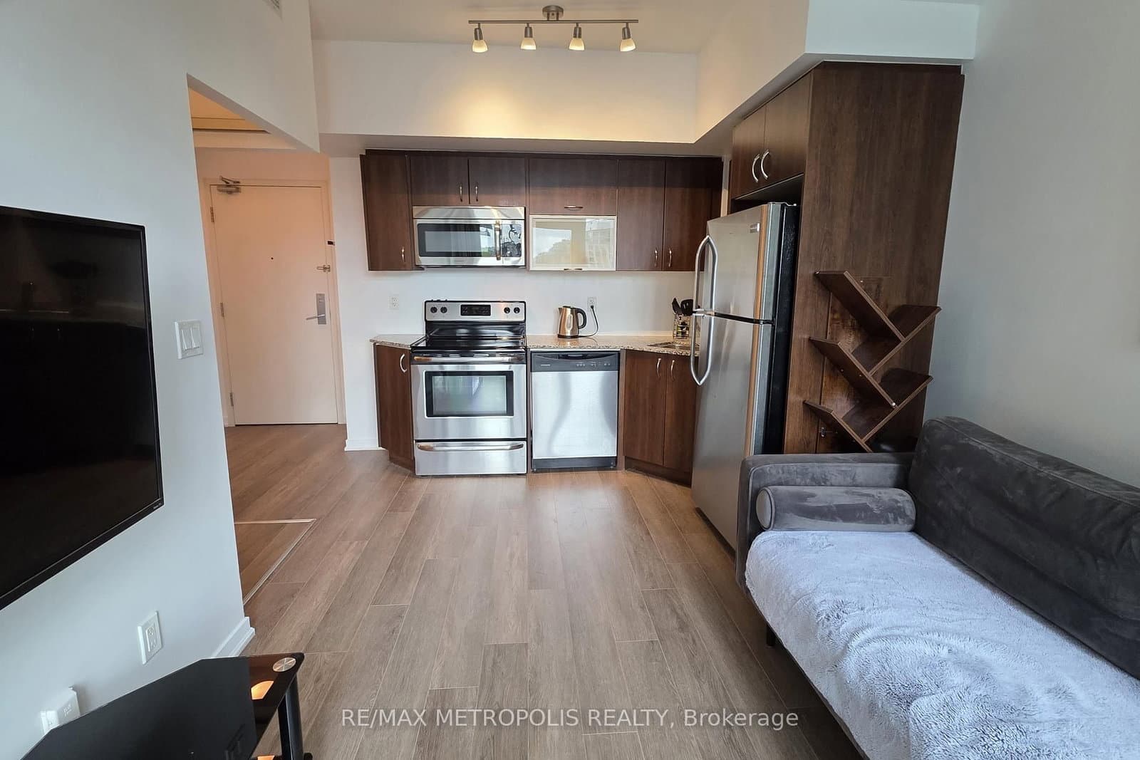 55 East Liberty Street, Unit 813 thumbnail 3