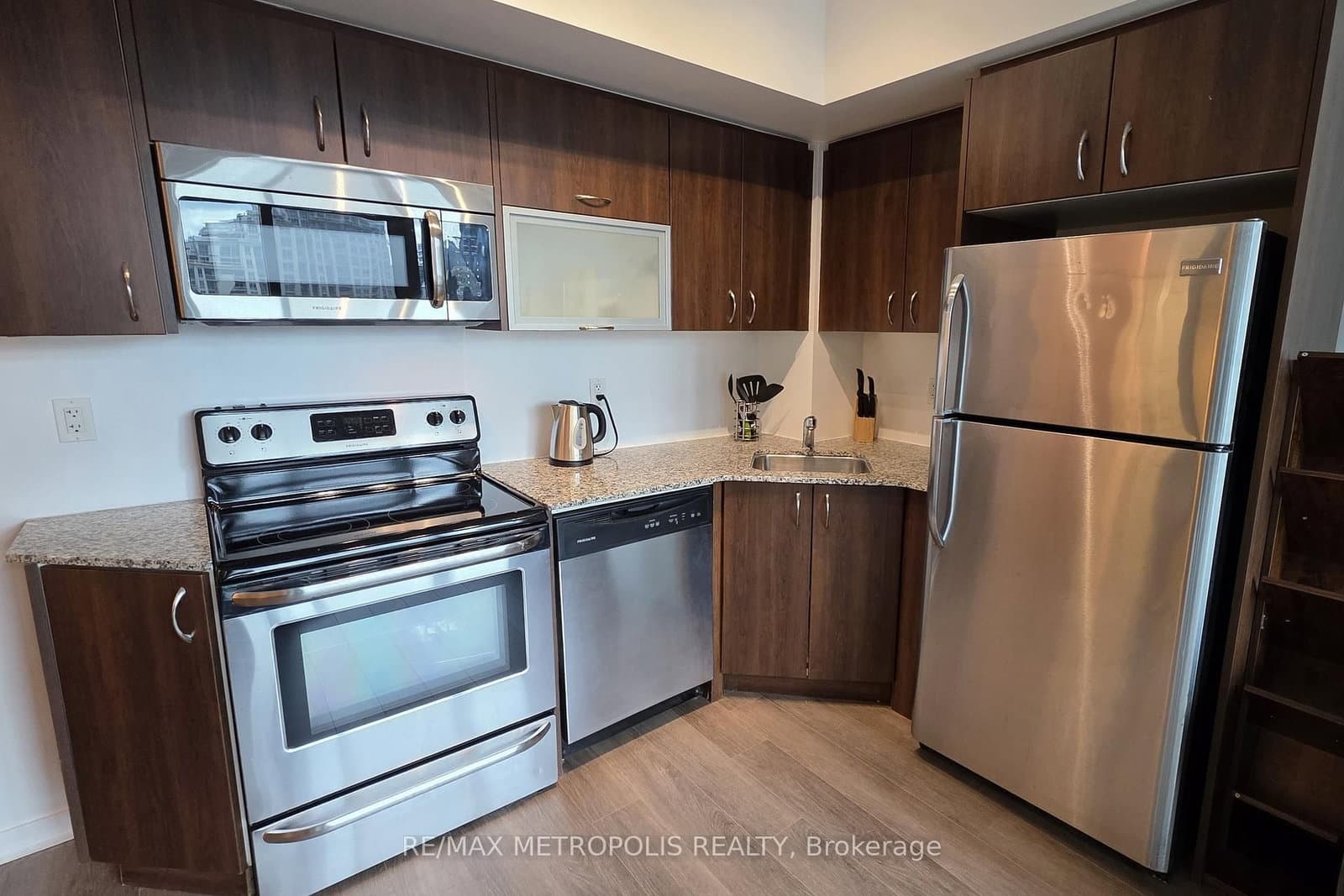 55 East Liberty Street, Unit 813 thumbnail 4