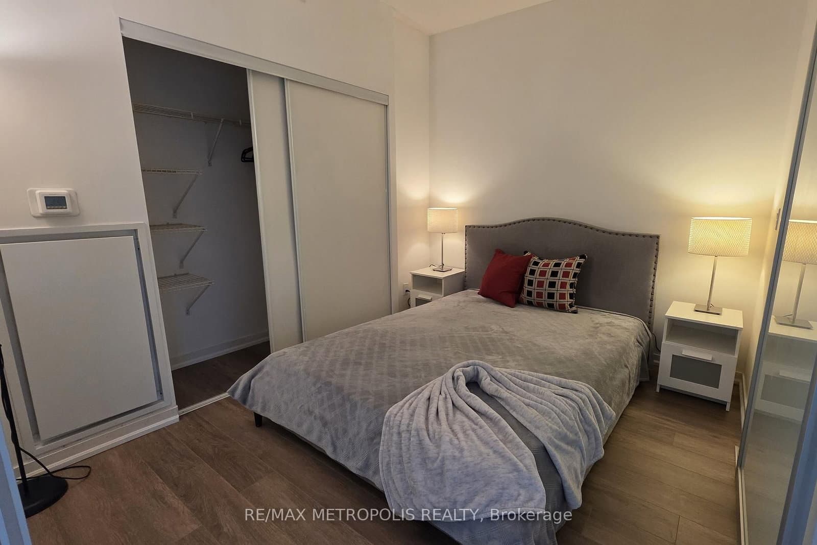 55 East Liberty Street, Unit 813 thumbnail 5