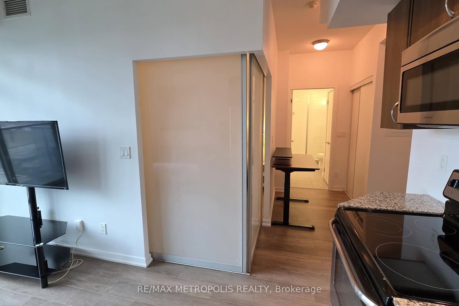 55 East Liberty Street, Unit 813 thumbnail 7