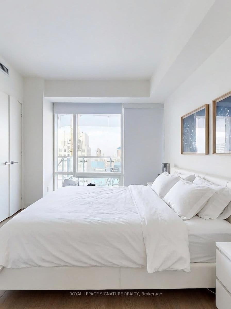 1 Bloor Street E, Unit 4406 thumbnail 13