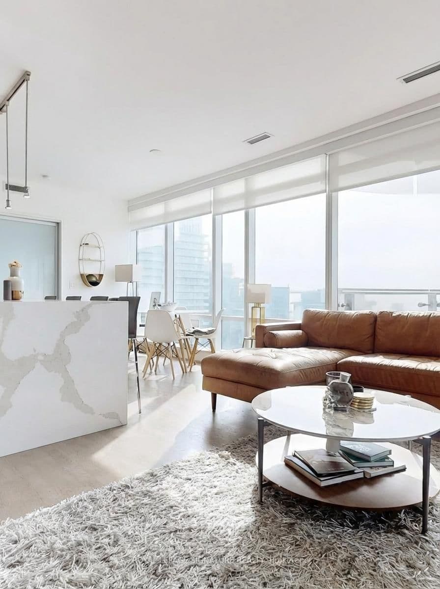 1 Bloor Street E, Unit 4406 thumbnail 2