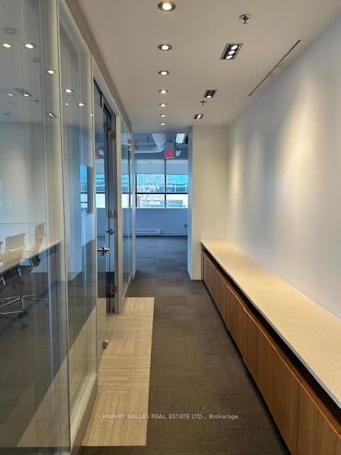 109 Vanderhoof Avenue, Unit 203 thumbnail 5