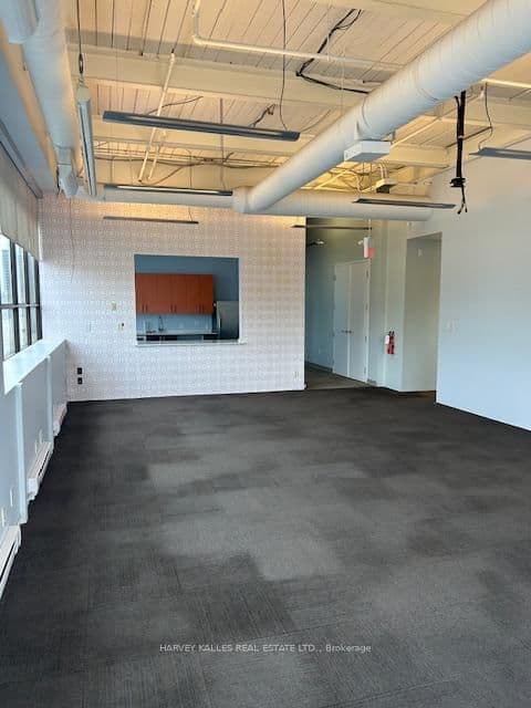 109 Vanderhoof Avenue, Unit 203 thumbnail 8