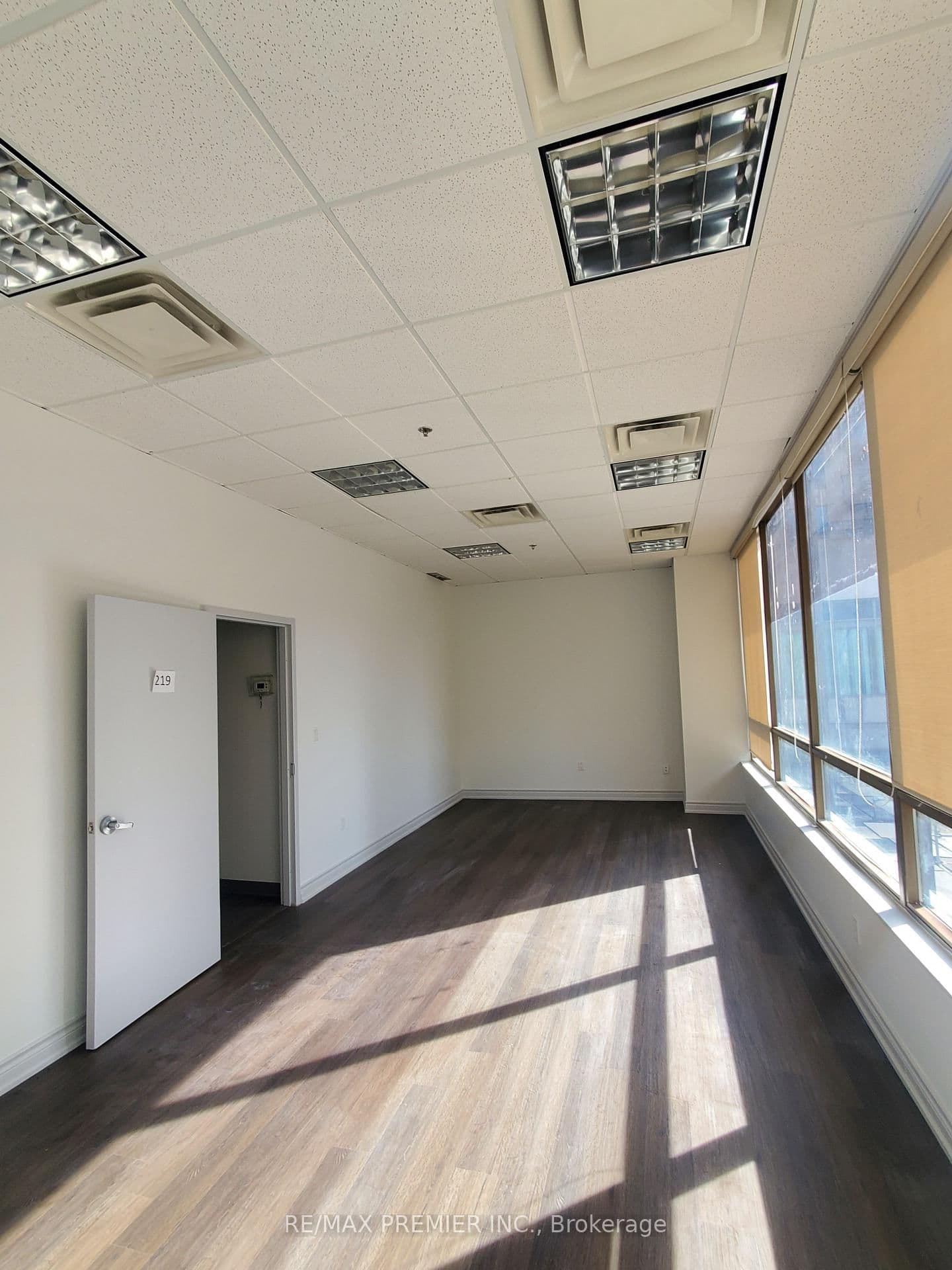 5231 Yonge Street, Unit 203 thumbnail 6