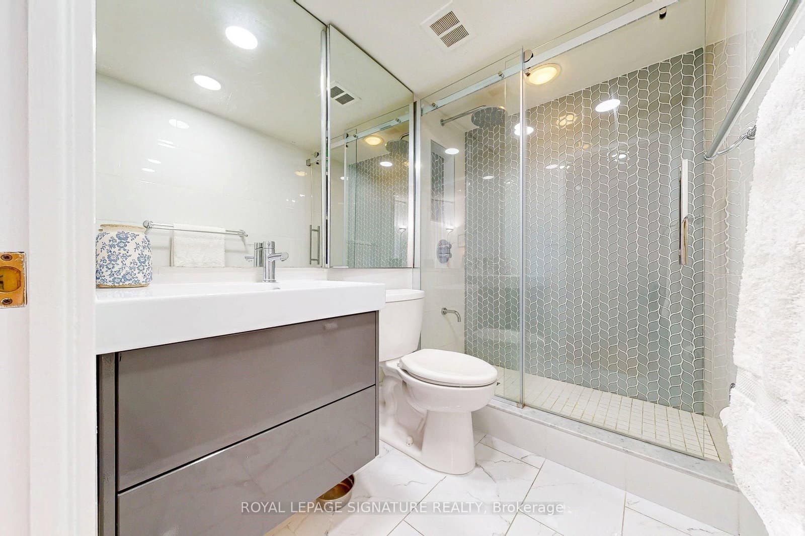 33 Harbour Square, Unit 410/204 thumbnail 23