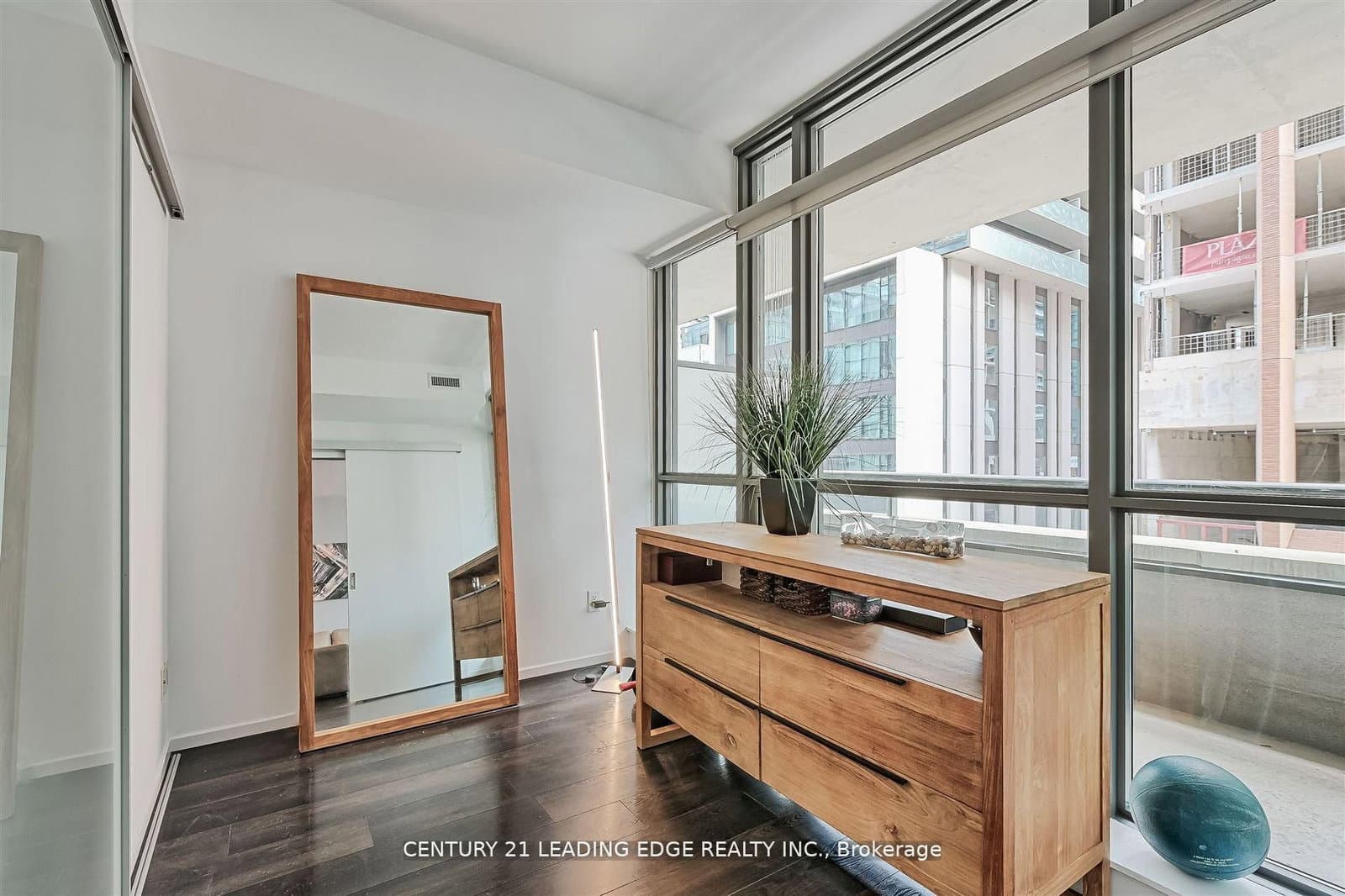 8 Charlotte Street, Unit 405 thumbnail 14