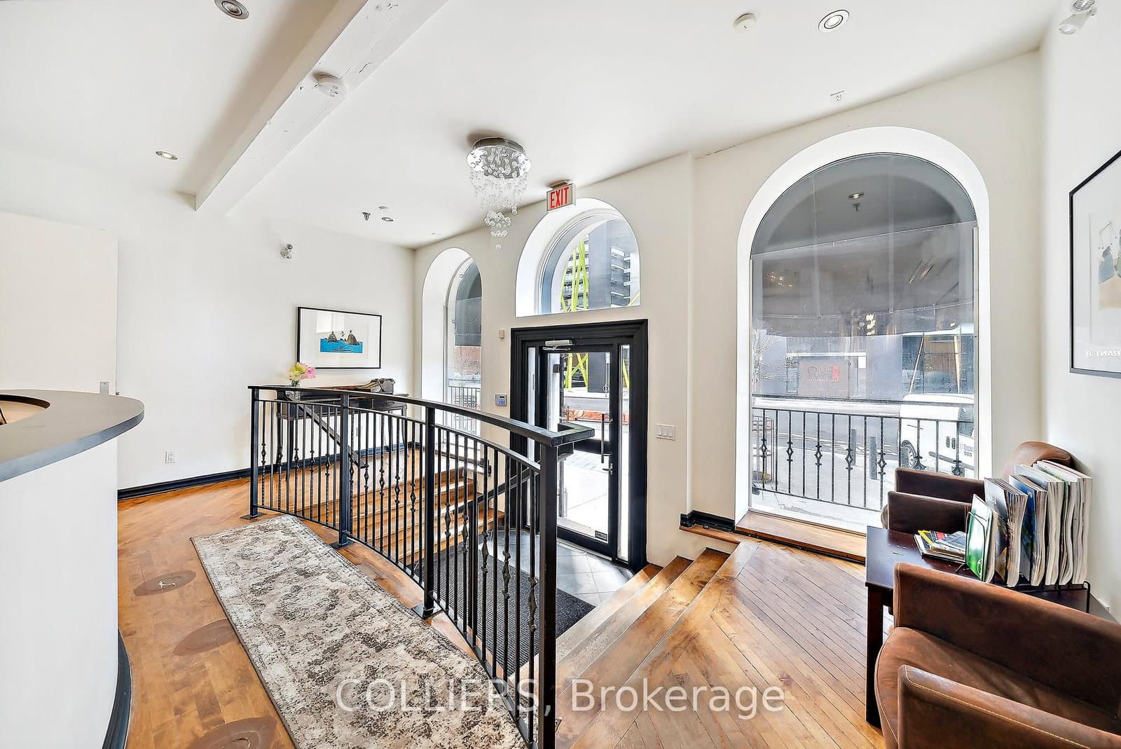 340 Richmond Street W thumbnail 2