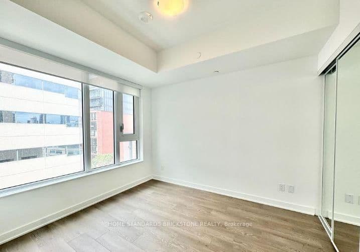 543 Richmond Street W, Unit 933 thumbnail 3