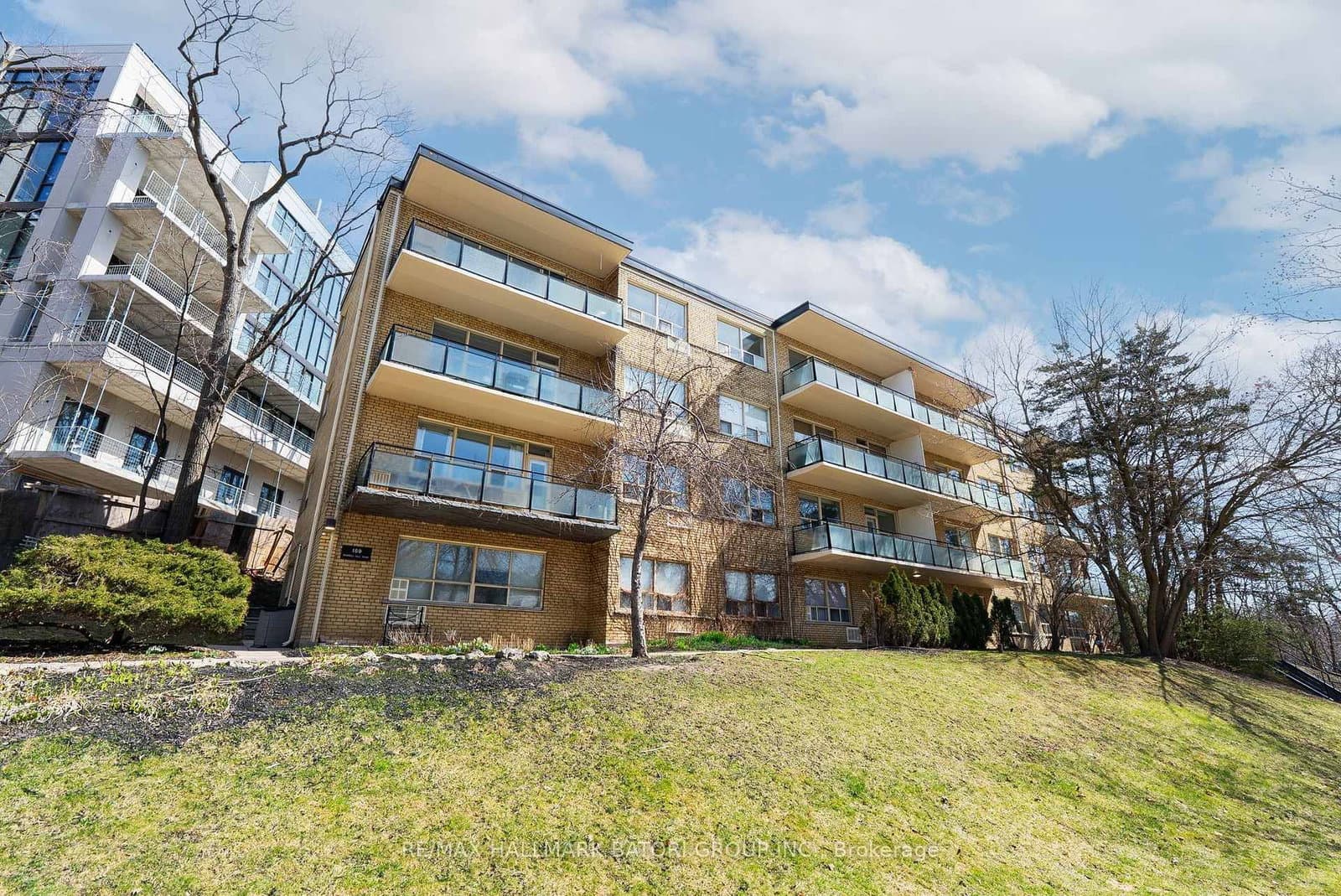 159 Russell Hill Road, Unit 403 thumbnail 2