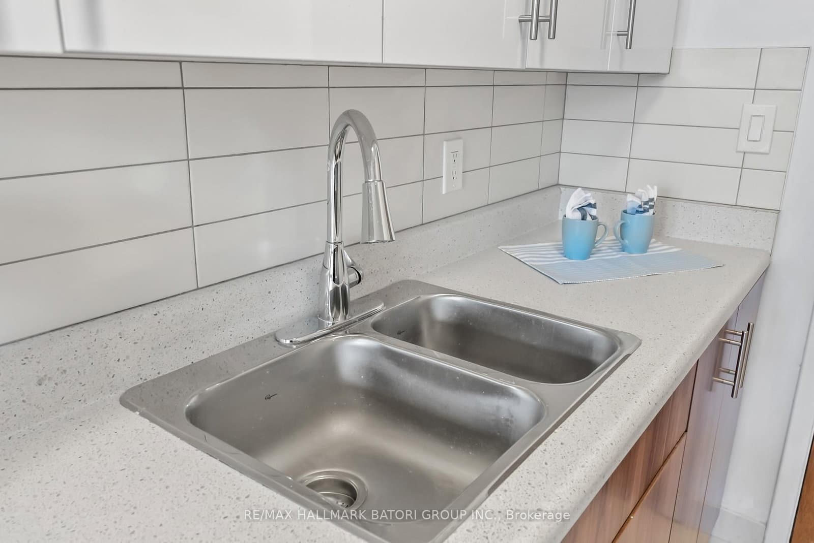 159 Russell Hill Road, Unit 403 thumbnail 28