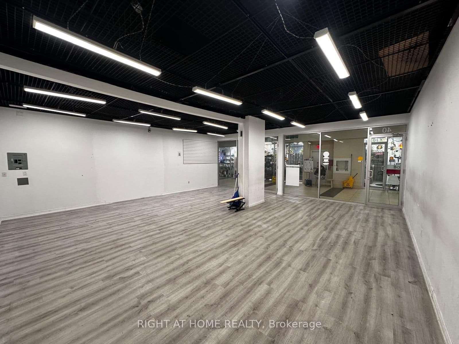 384 Yonge Street, Unit 40 thumbnail 7