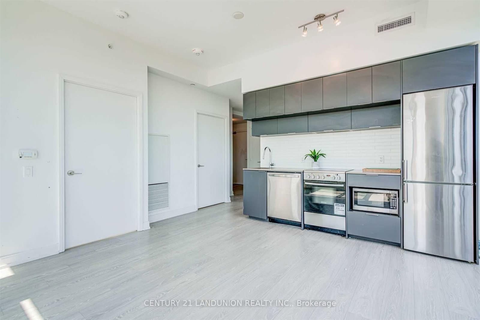 181 Dundas Street E, Unit 2905 thumbnail 4