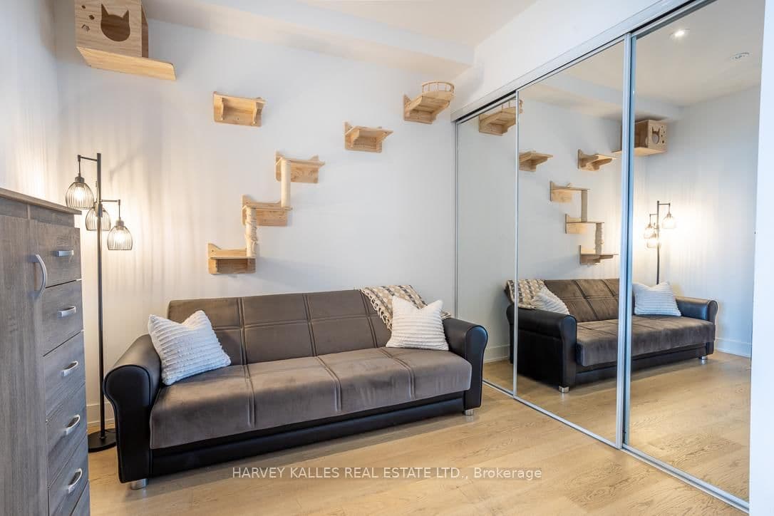 111 St Clair Avenue W, Unit 1013 thumbnail 19