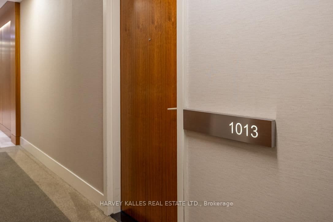 111 St Clair Avenue W, Unit 1013 thumbnail 3