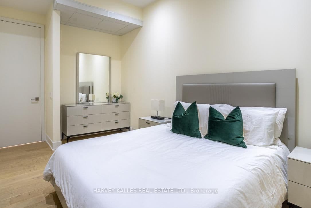 111 St Clair Avenue W, Unit 1013 thumbnail 32