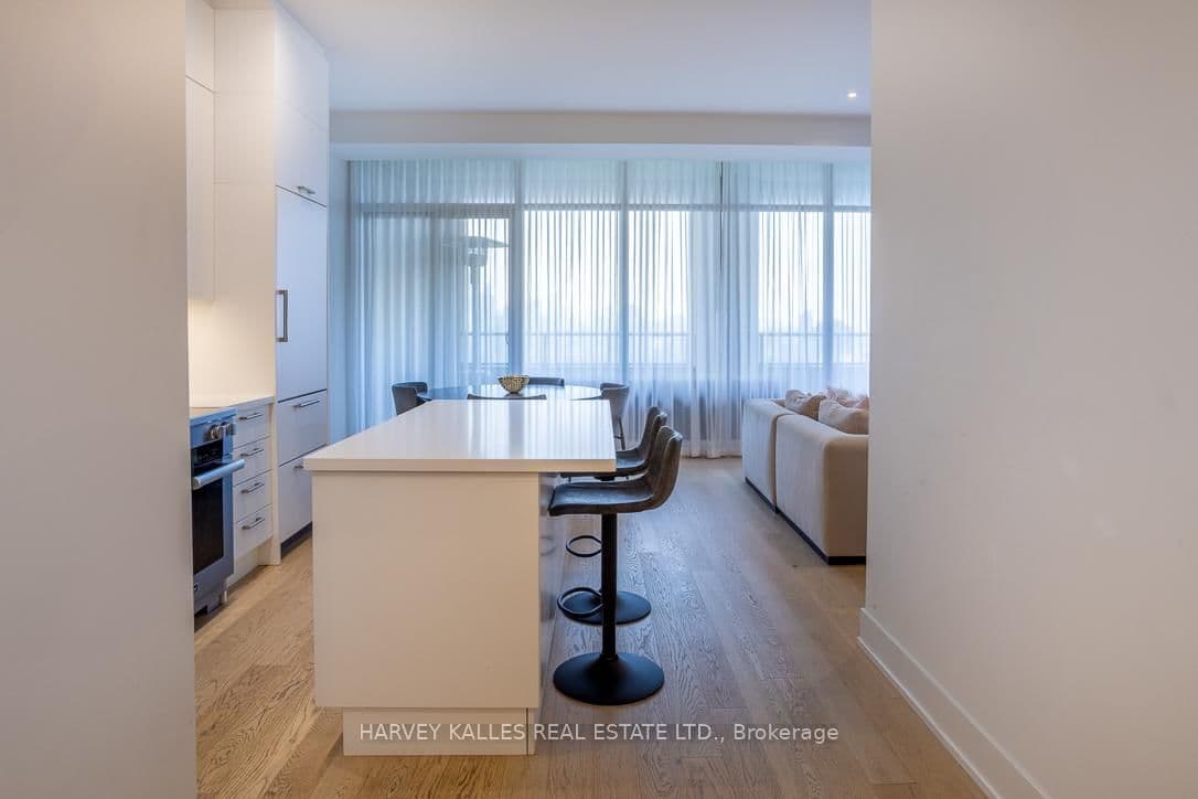 111 St Clair Avenue W, Unit 1013 thumbnail 4