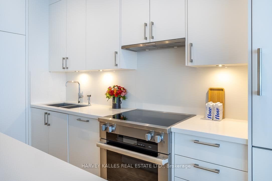 111 St Clair Avenue W, Unit 1013 thumbnail 5