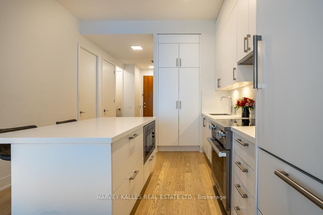 111 St Clair Avenue W, Unit 1013 thumbnail 8