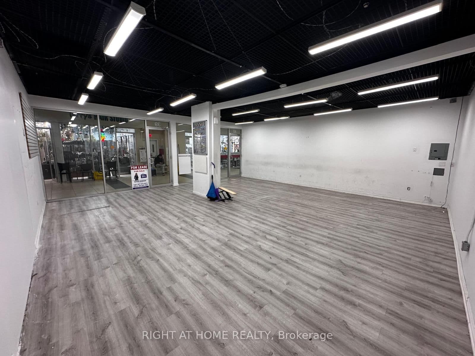 384 Yonge Street, Unit 39 thumbnail 6