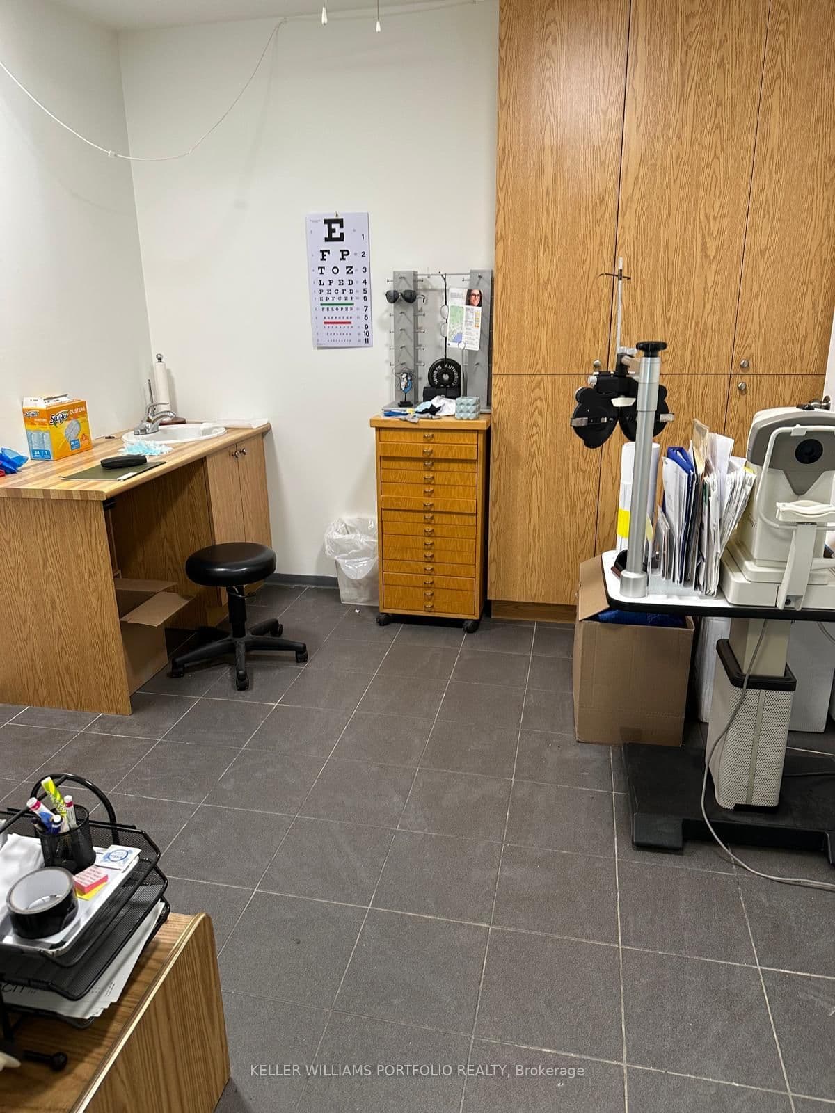 1910 Yonge Street, Unit 101Y - Examination room thumbnail 7