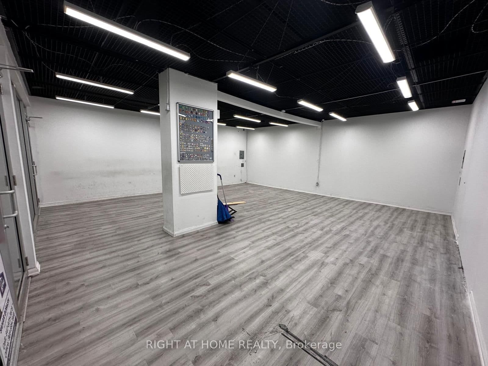 384 Yonge Street, Unit 40 thumbnail 5