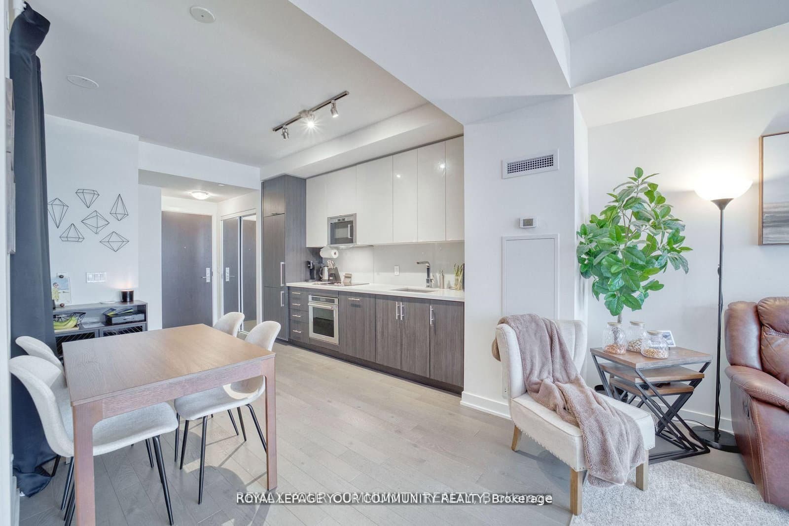 330 Richmond Street W, Unit 1711 thumbnail 12