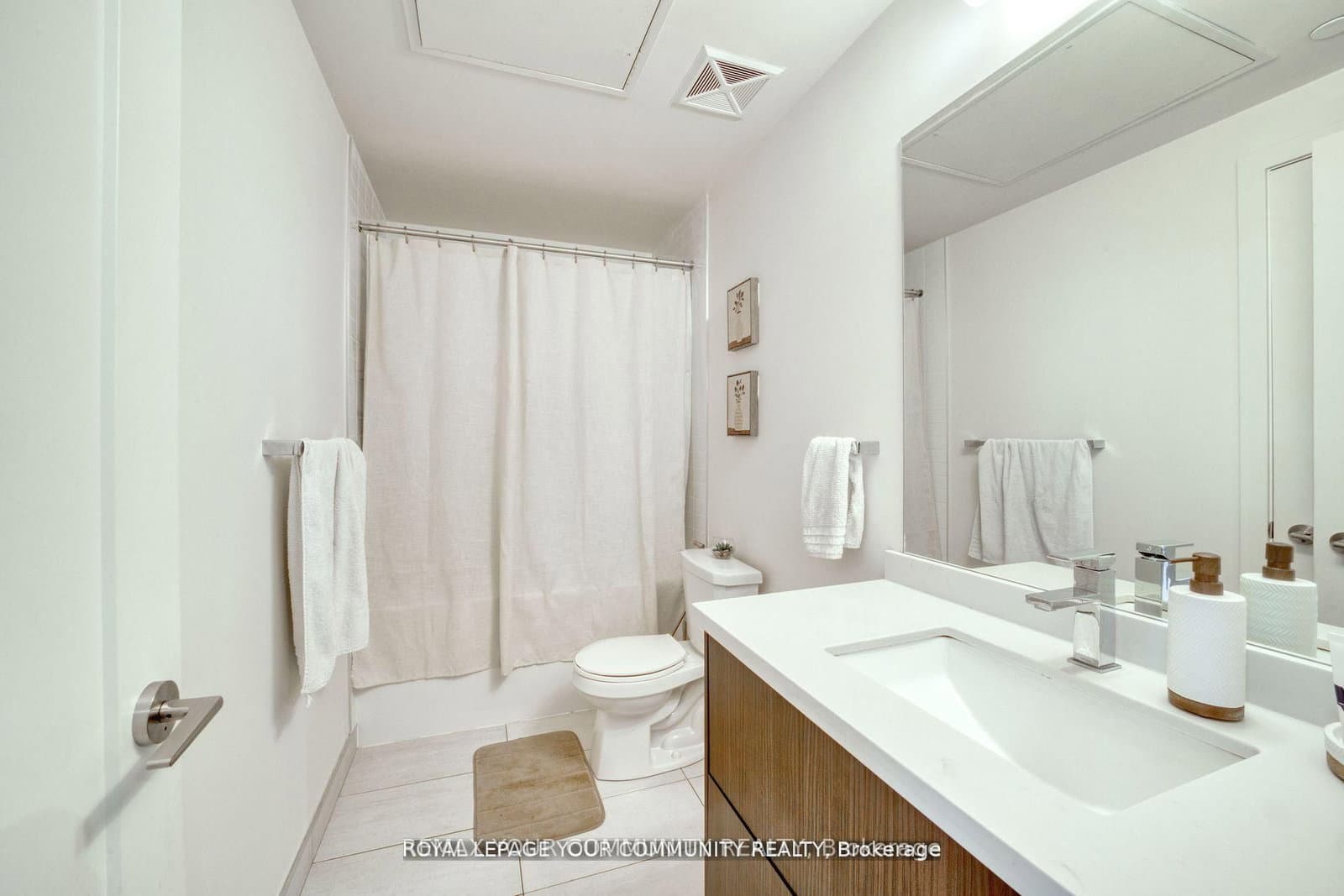 330 Richmond Street W, Unit 1711 thumbnail 16