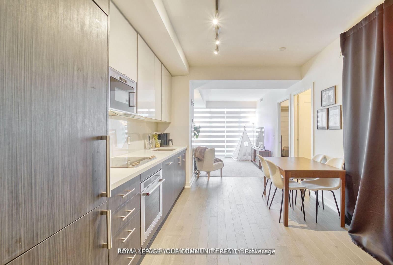 330 Richmond Street W, Unit 1711 thumbnail 3