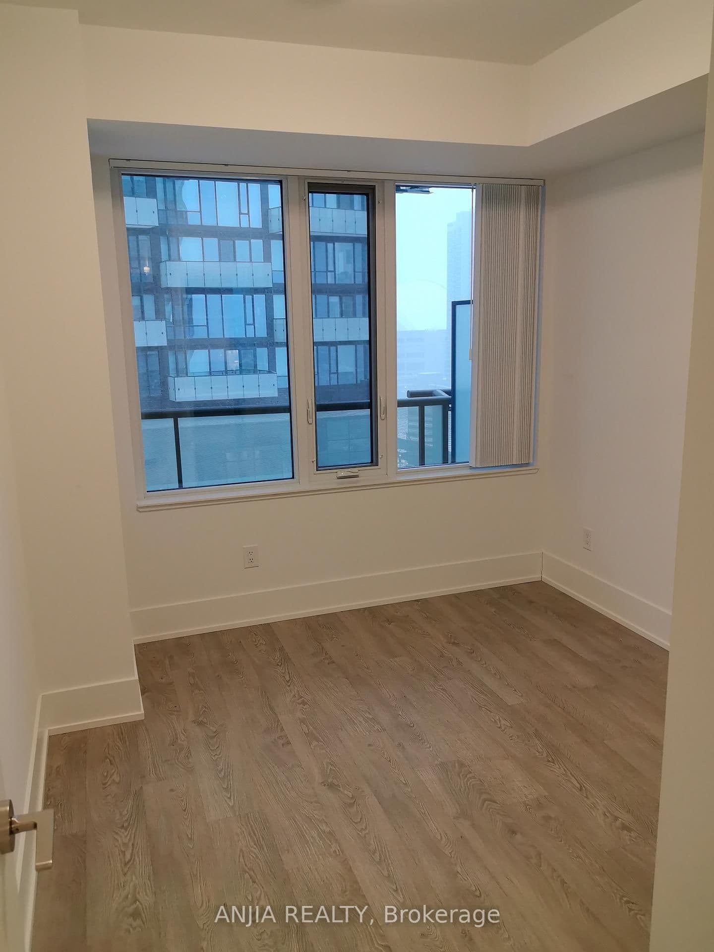 480 Front Street W, Unit 1011 thumbnail 16