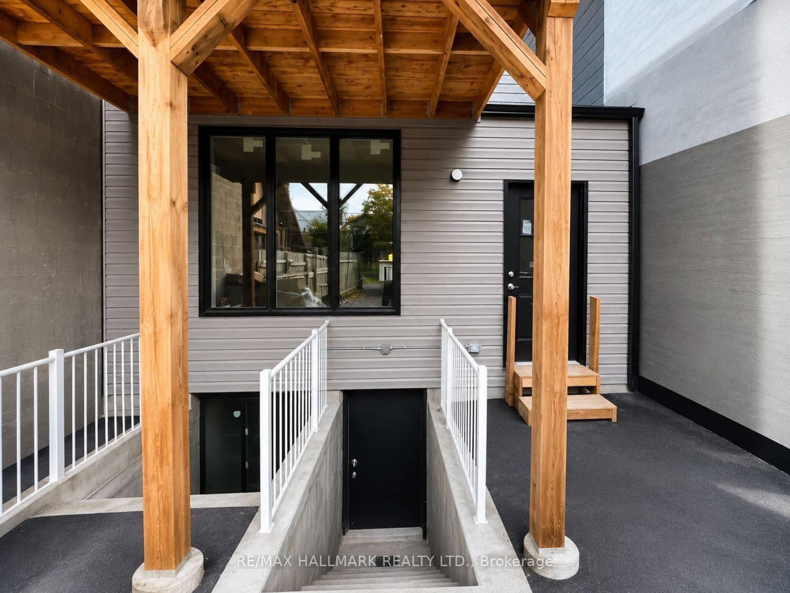 440 Parliament Street, Unit Main & 1/2 Bsmt thumbnail 18