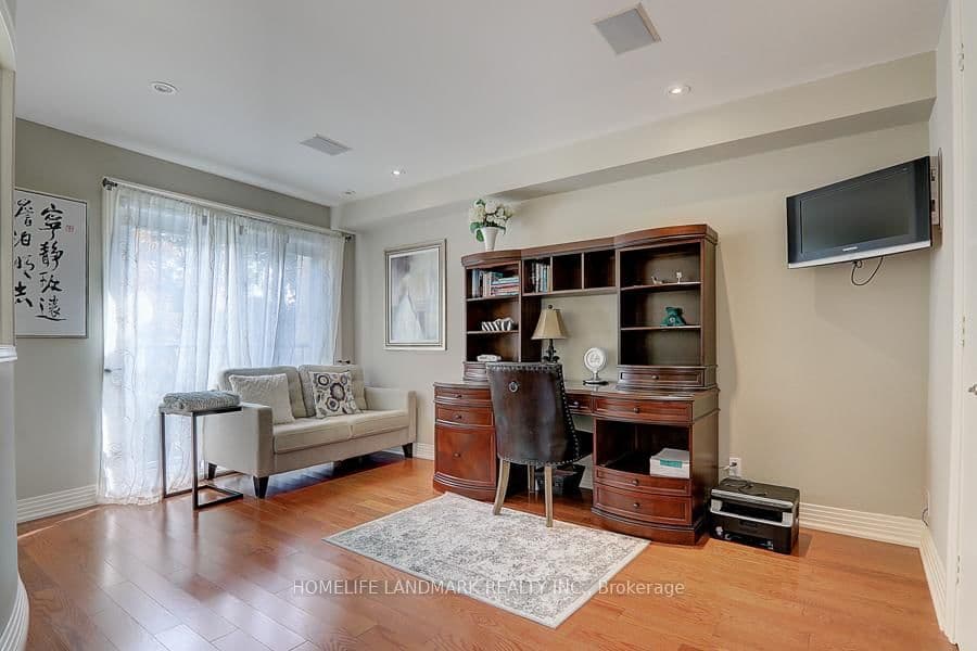 35 Gardiner Road E thumbnail 24