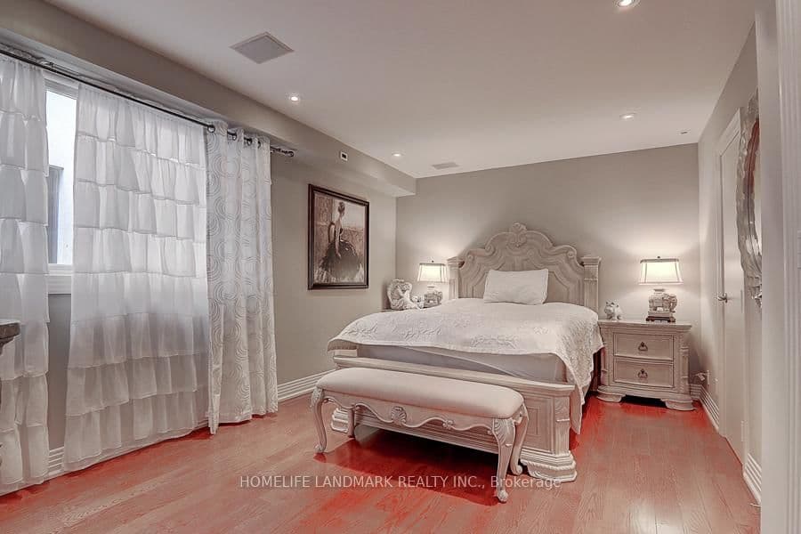 35 Gardiner Road E thumbnail 26