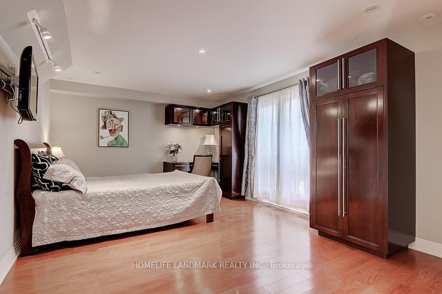 35 Gardiner Road E thumbnail 28