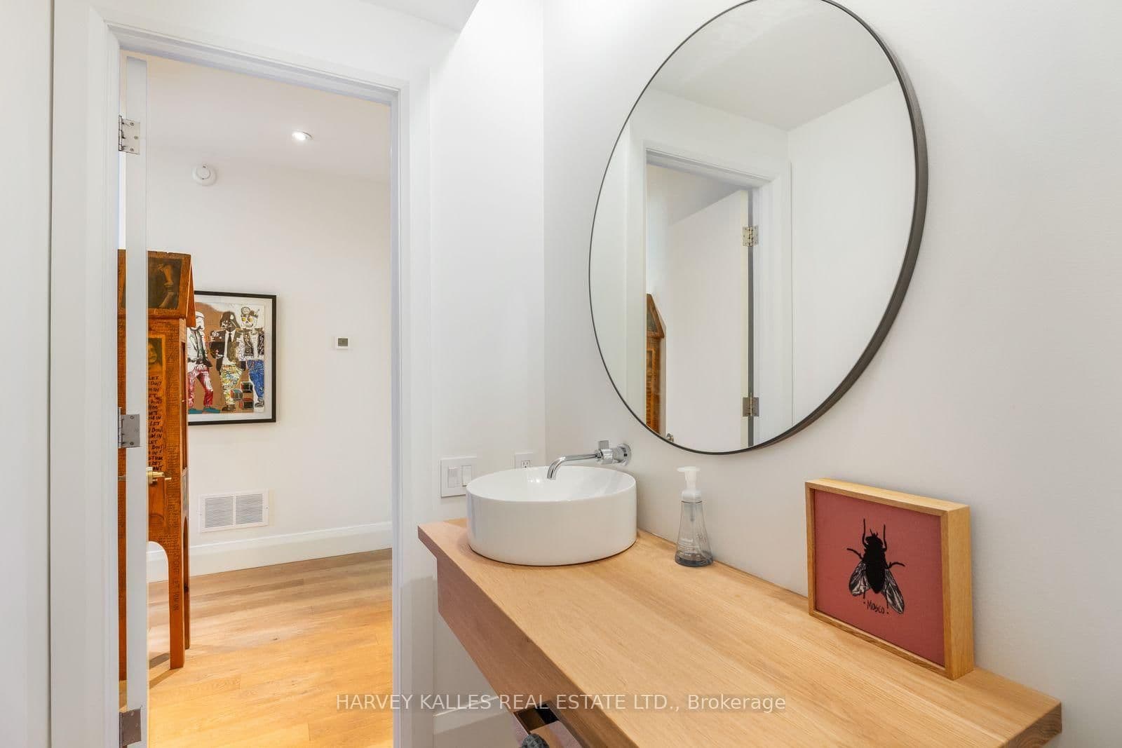 34 Coulson Avenue, Unit B thumbnail 17