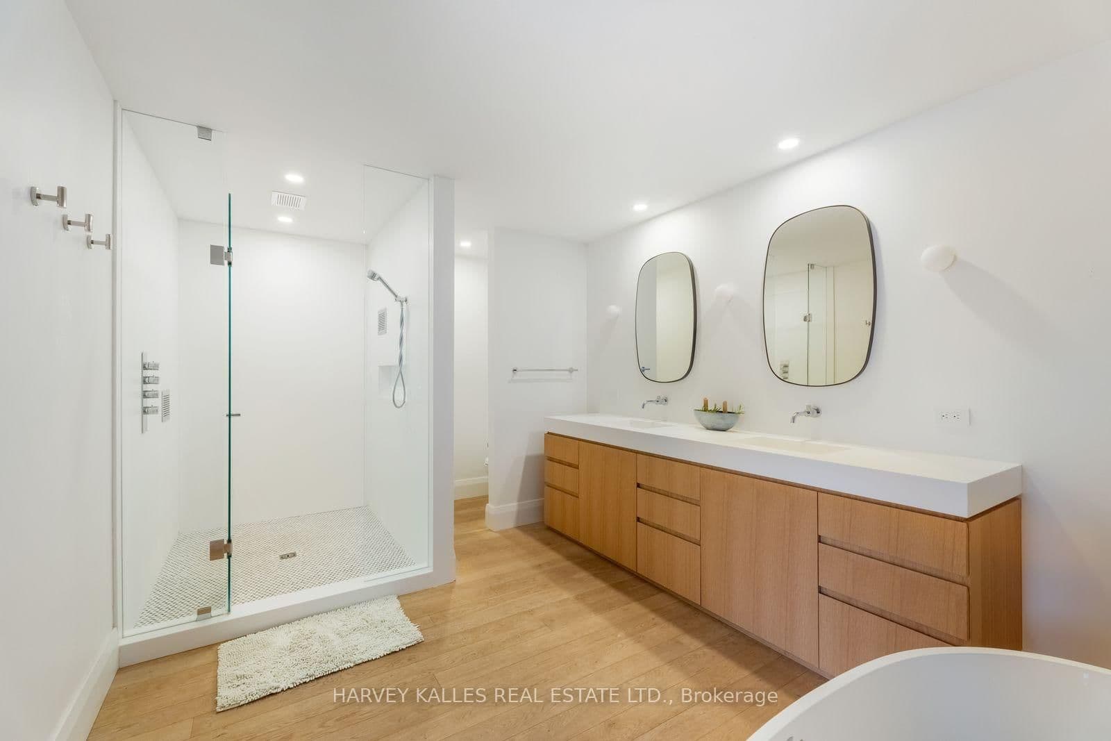 34 Coulson Avenue, Unit B thumbnail 20