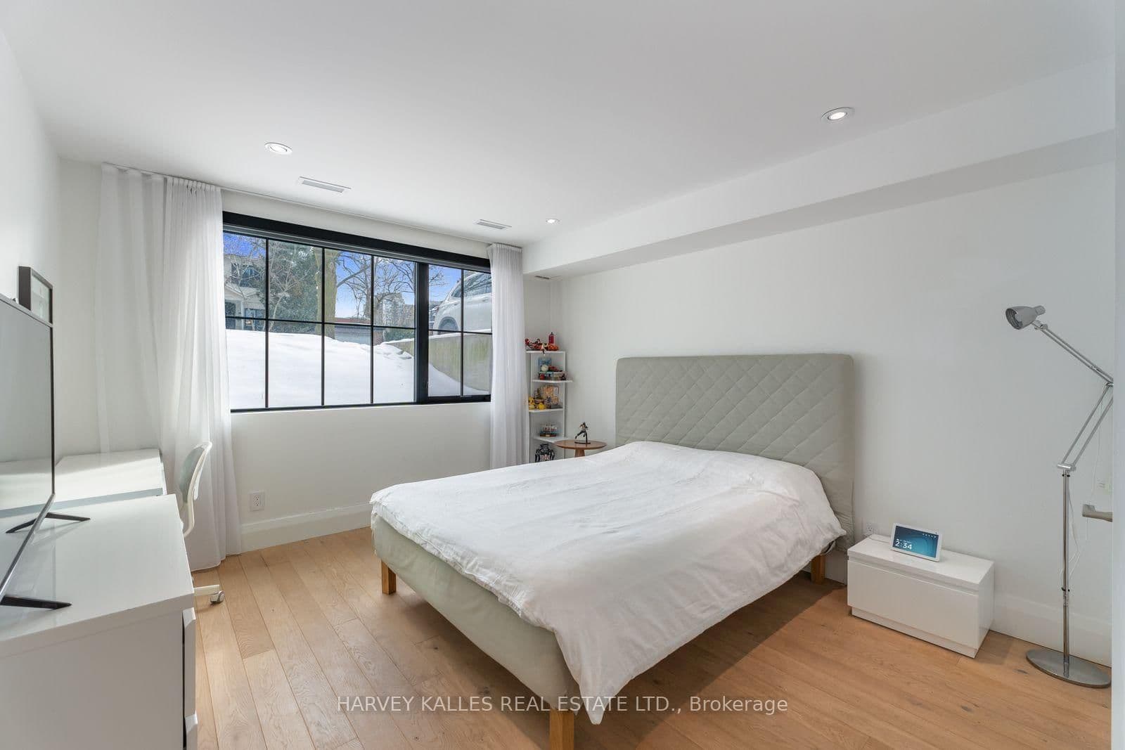 34 Coulson Avenue, Unit B thumbnail 31