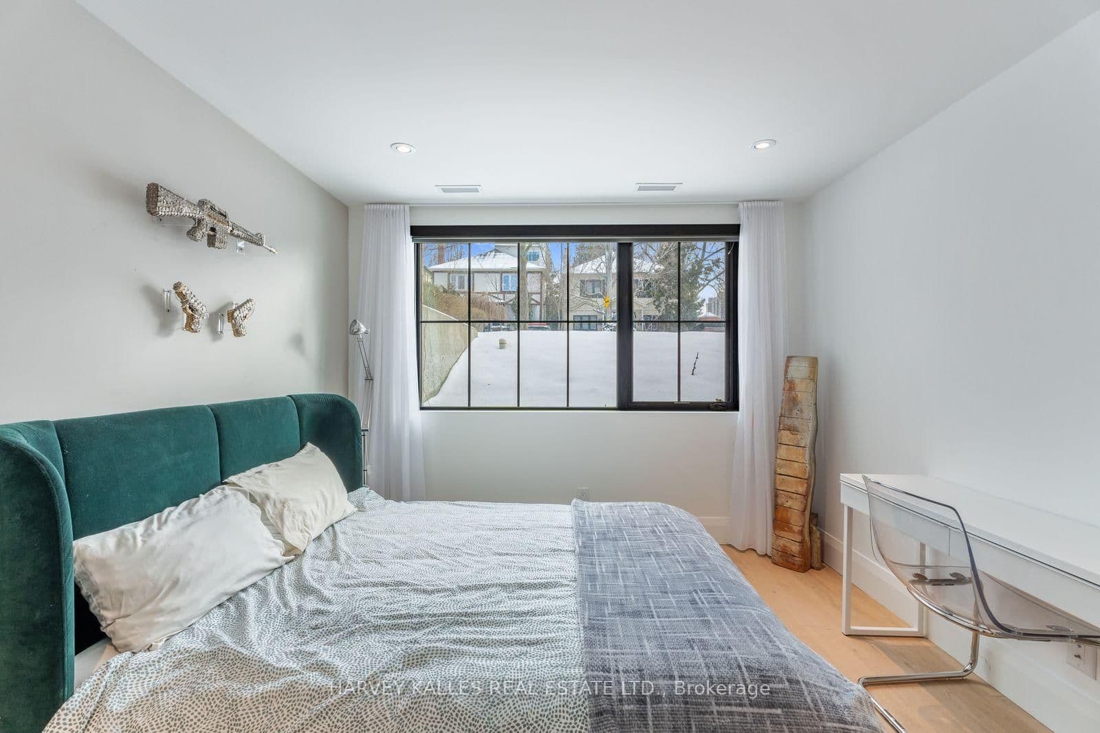 34 Coulson Avenue, Unit B thumbnail 32
