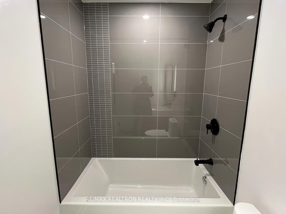 117 Broadway Avenue, Unit 1709 thumbnail 17