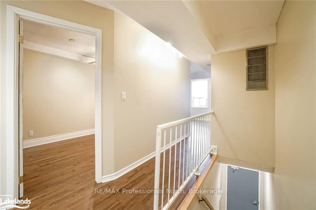 214 Gerrard Street E thumbnail 13