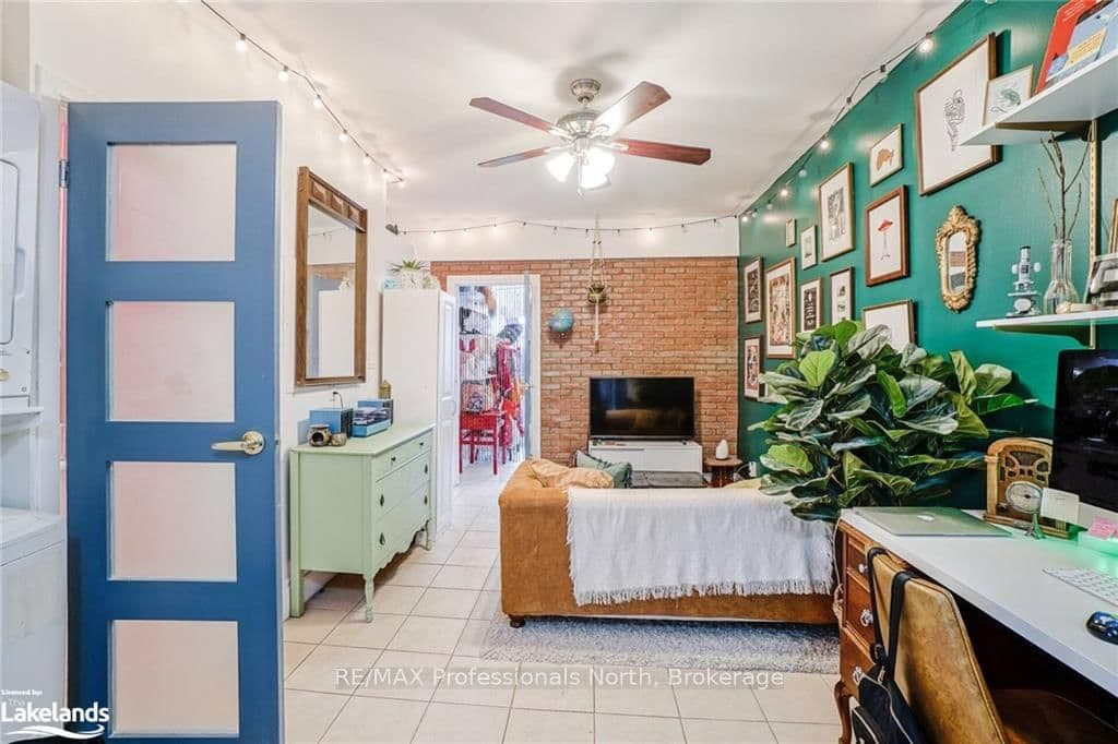 214 Gerrard Street E thumbnail 23