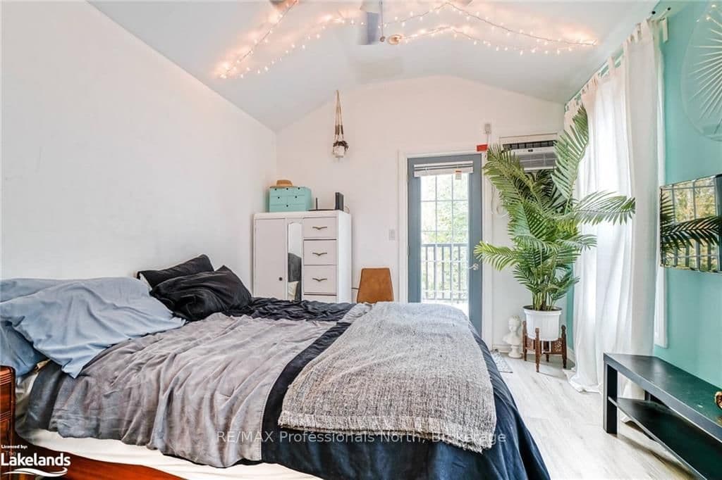 214 Gerrard Street E thumbnail 29