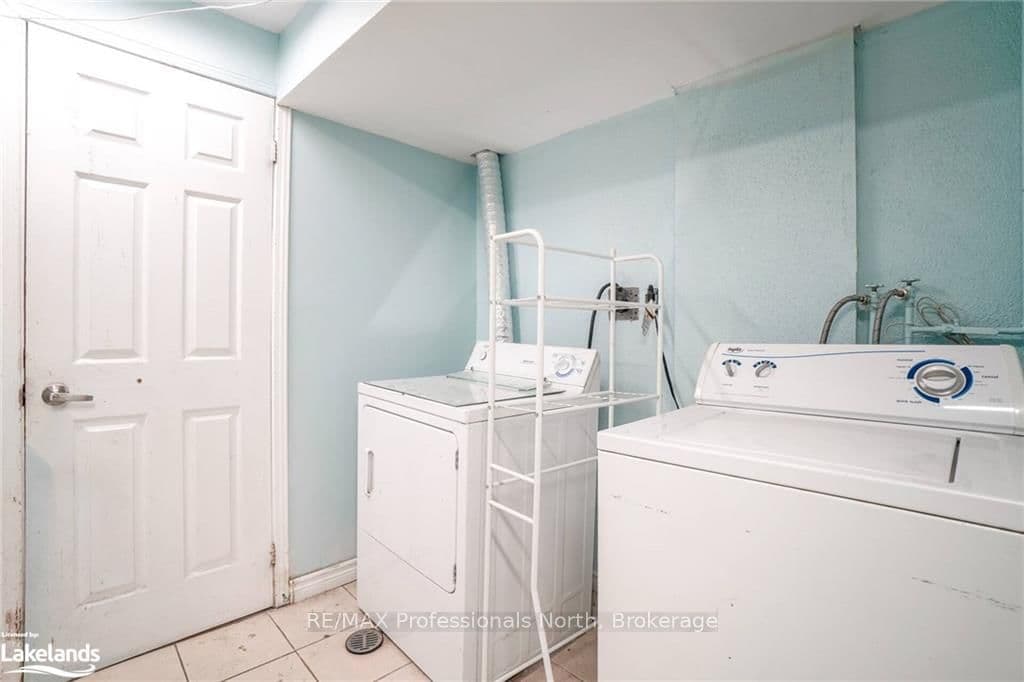 214 Gerrard Street E thumbnail 36