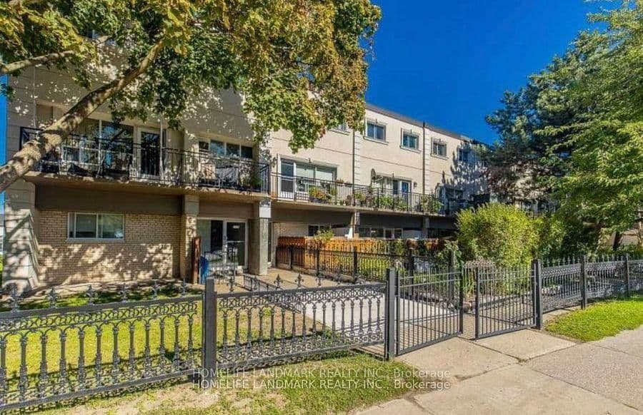 5879 Bathurst Street, Unit 213 thumbnail 2